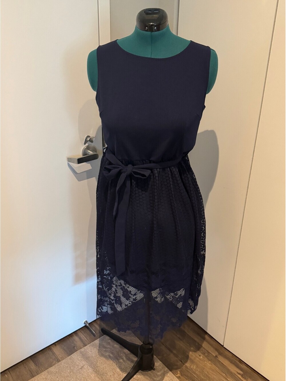 Shein Navy sleeveless lace hem dress